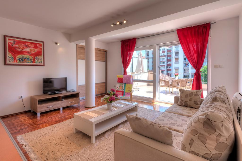 Apartments City Center Тиват Экстерьер фото