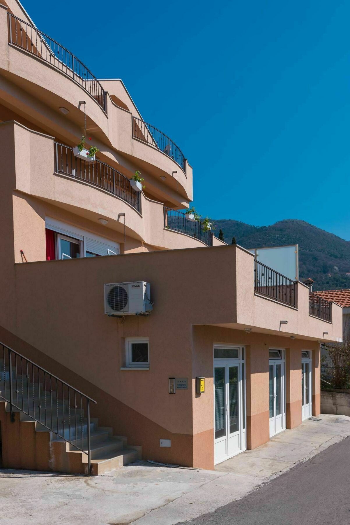 Apartments City Center Тиват Экстерьер фото